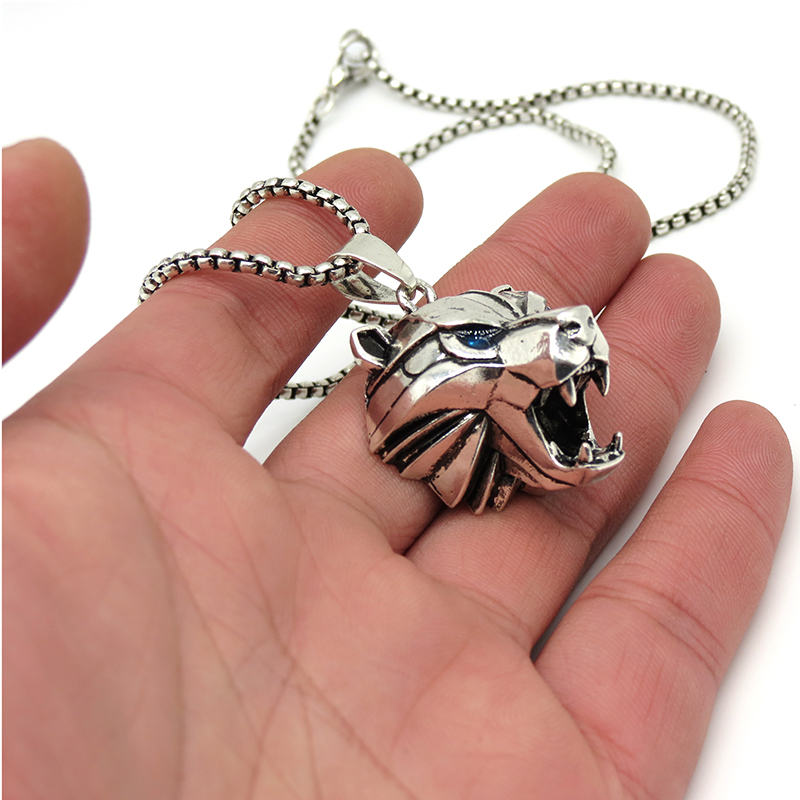 Caucasus Bear Medallion Pendan - Cobra Extruder 评论和价格